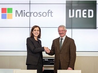 Pilár López, presidenta de Microsoft Ibérica, y Alejandro Tiana, rector de la UNED